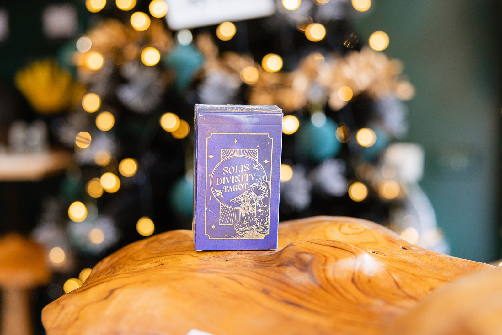 Tarot cards Solis Divinity - Navy on timber table
